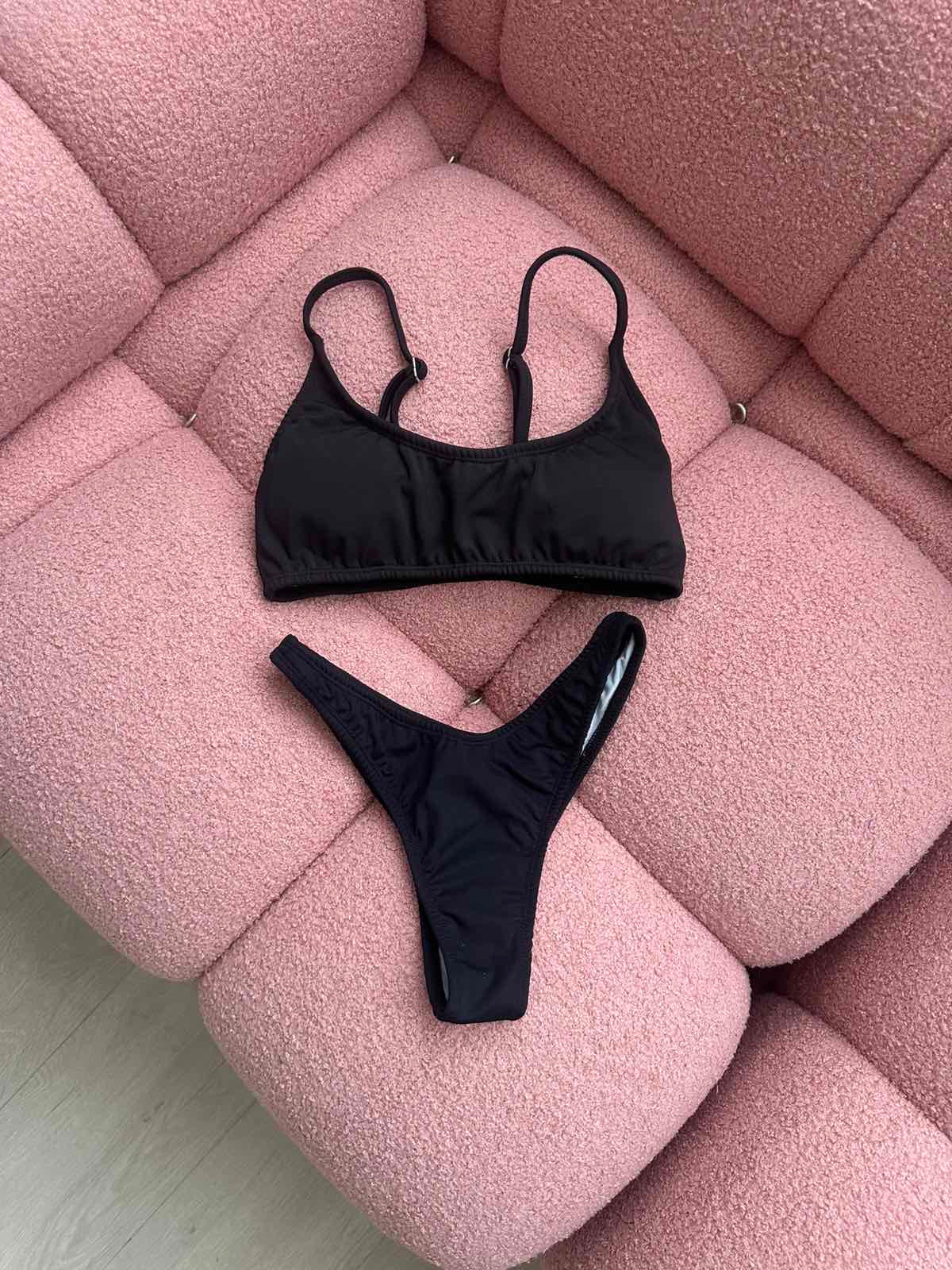 (S) Mia x Darcy Classic Black