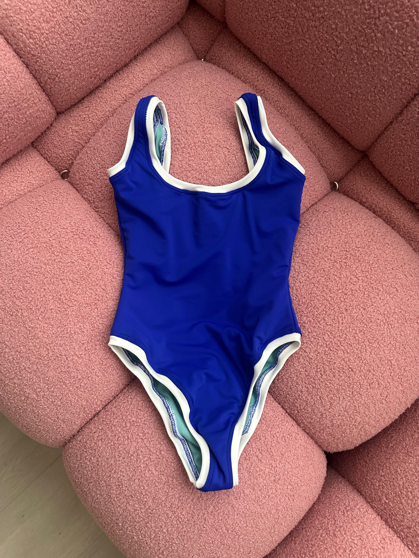 VAL Outlined| All sizes