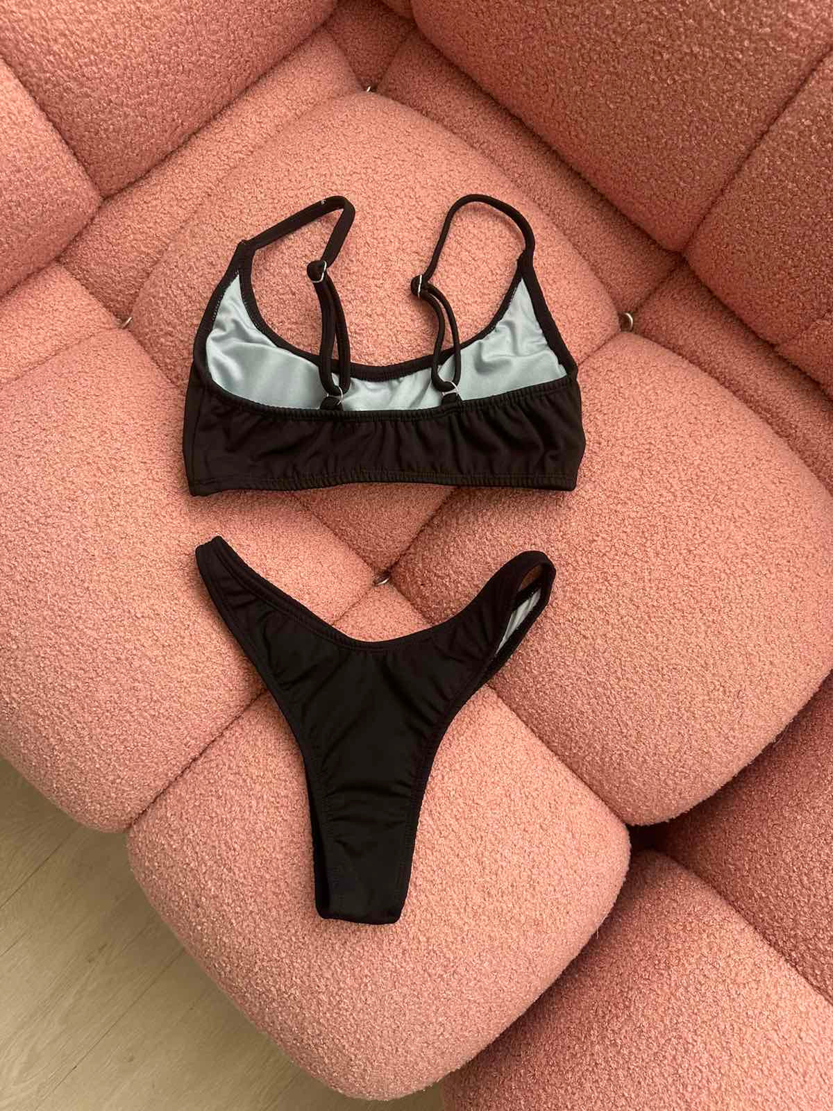 (S) Mia x Darcy Classic Black